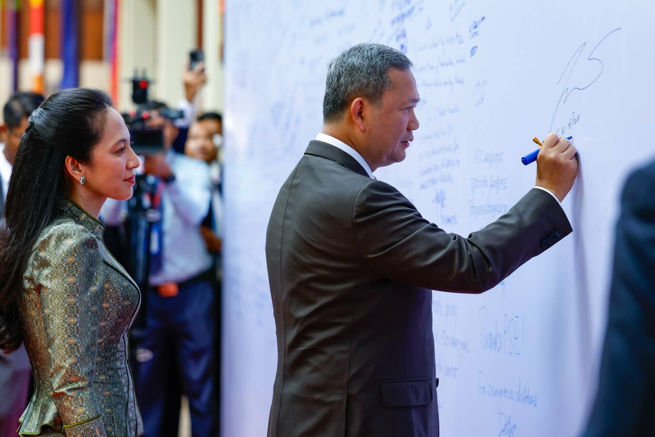 カンボジア首相、児童支援団体PSEの30周年記念式典に出席
