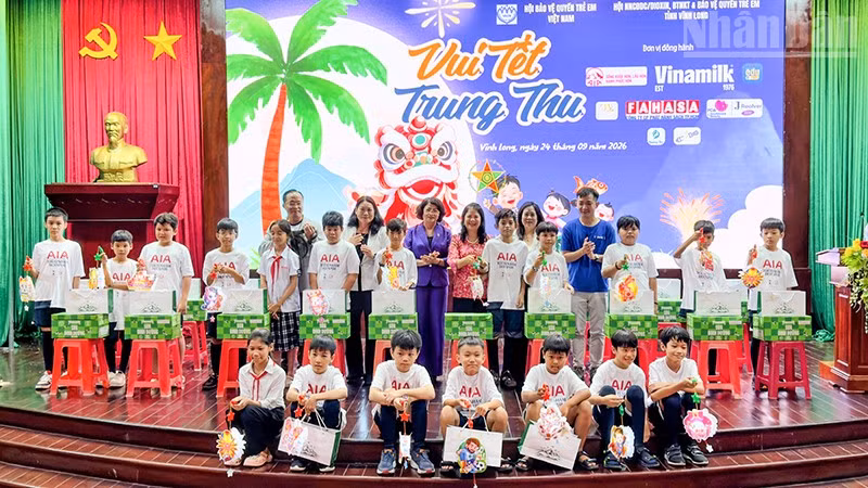 Vietnam Holds Heartwarming Mid-Autumn Festival Program for Children