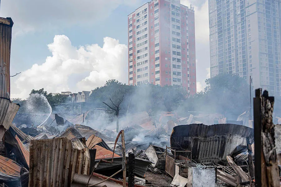 ハノイ下宿火災、爆発音とバイク焼失住民証言