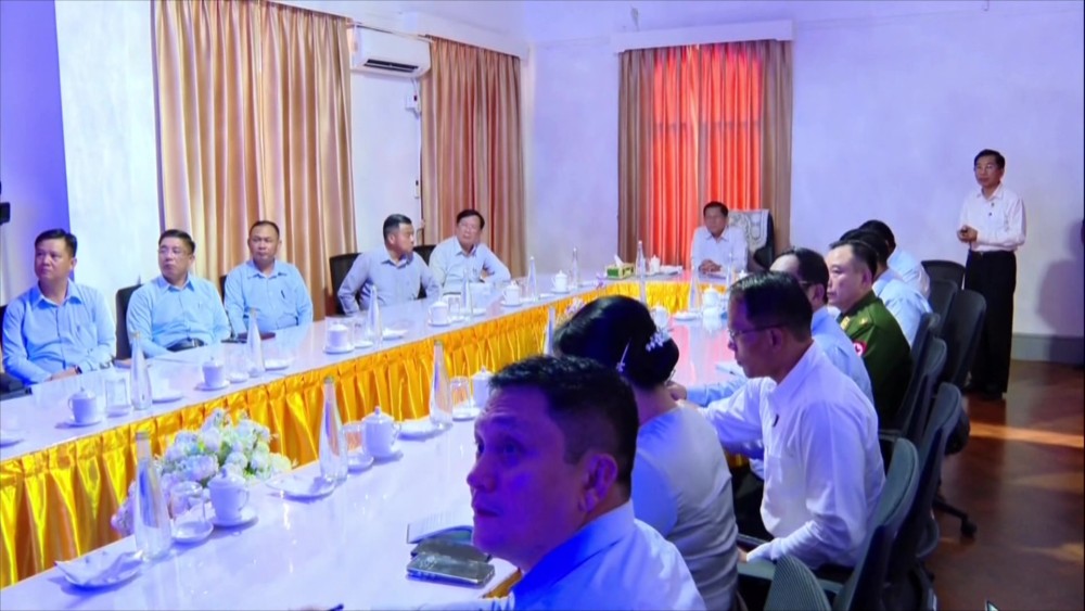 President visits No. 1 Oil Refinery (Thanlyin)