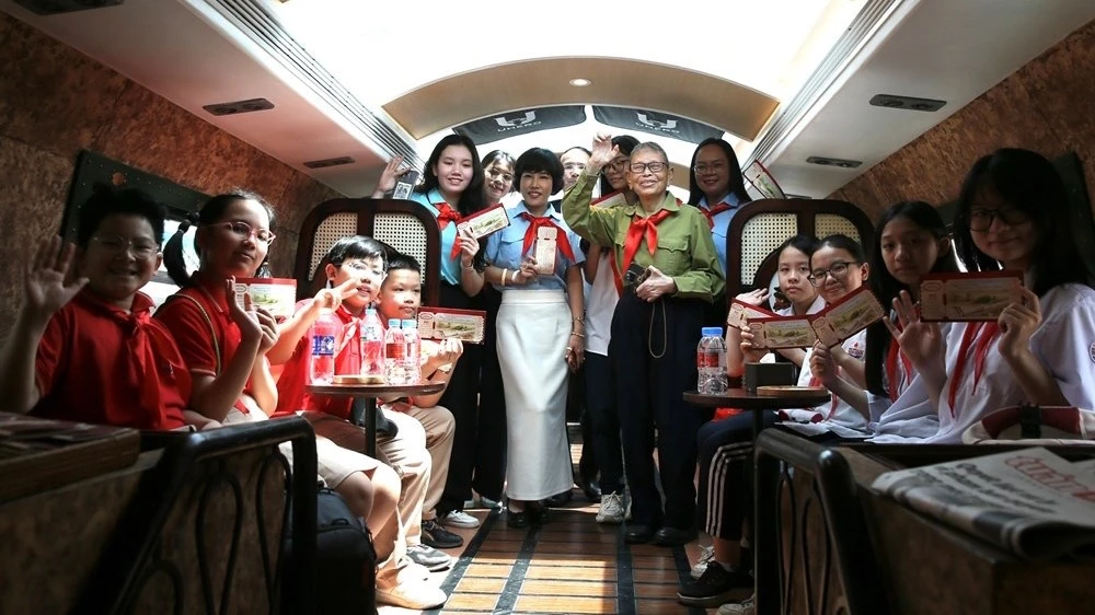 Heritage train '85-Year Journey: Strong Bamboo, Rising Shoots' brings history to children