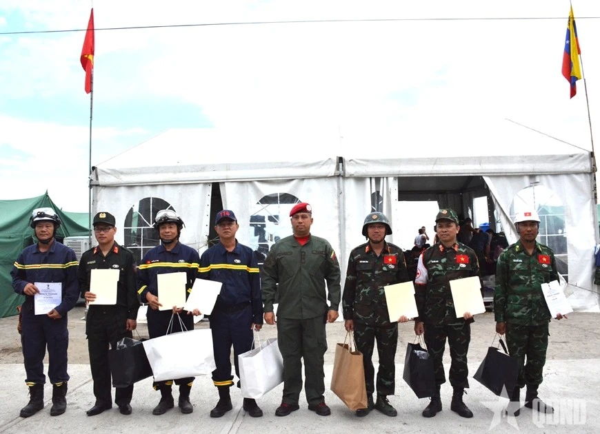 Vietnamese Rescue Team Awarded "Hero of Venezuela" Medal