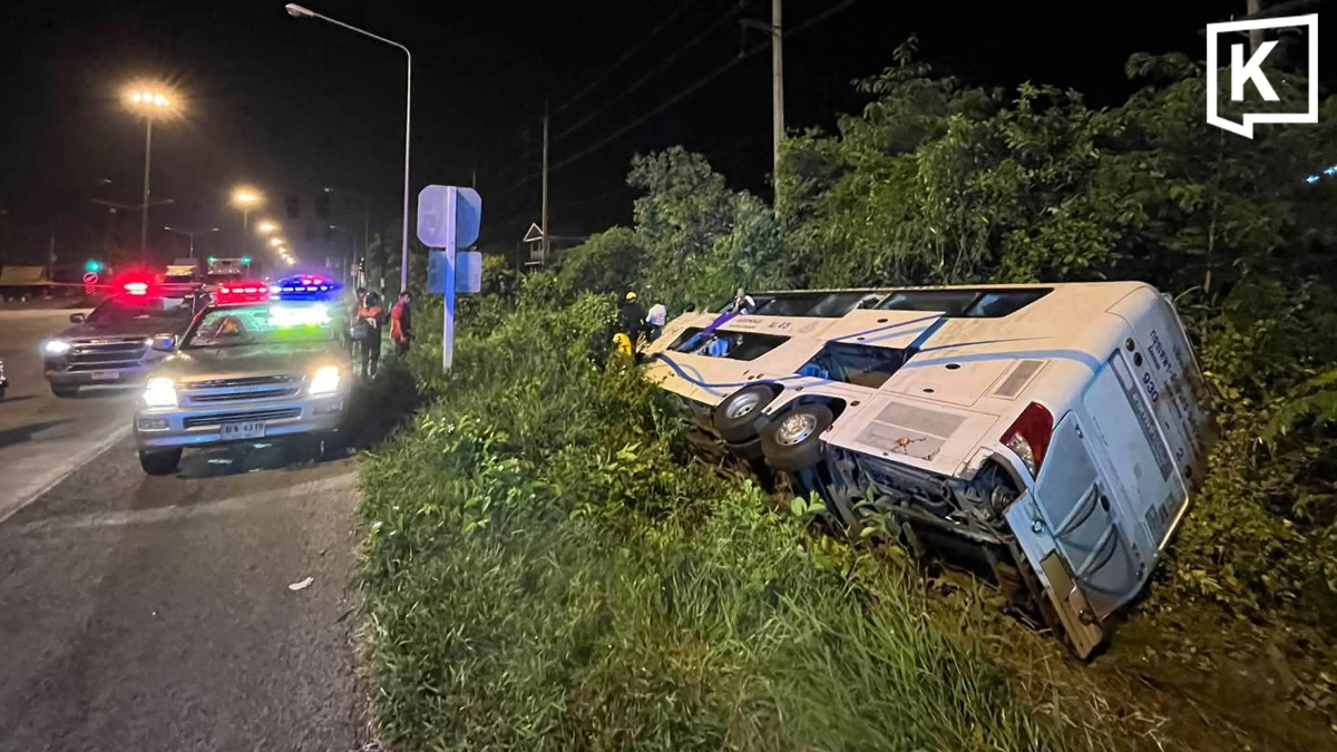 タイ長距離バス横転、運転手死亡 乗客40人死傷