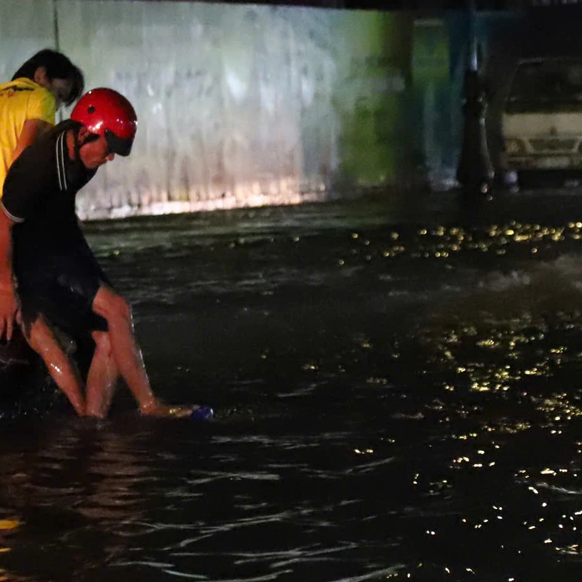 Ho Chi Minh City Roads Flood and Cave In After Heavy Rain, Impacting Residents