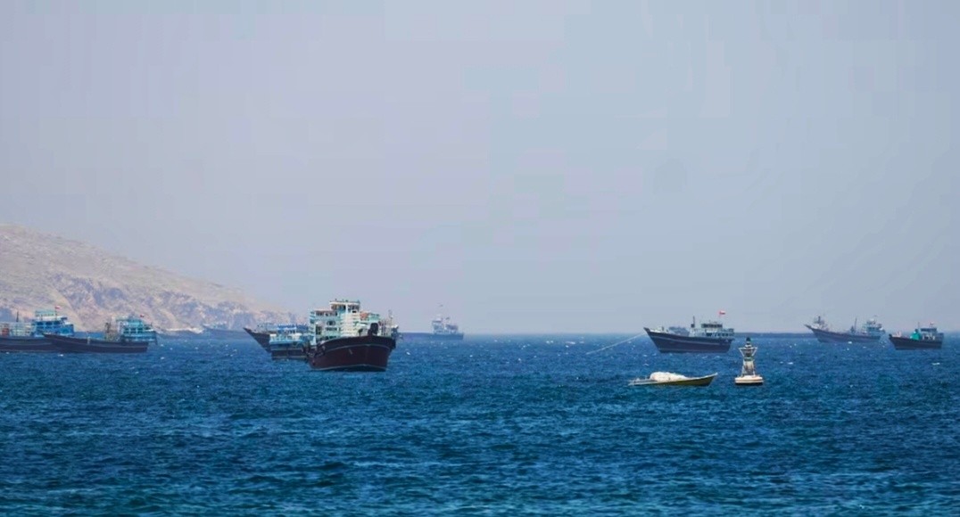 Tensions Rise in Strait of Hormuz: US Military Destroys Iranian Vessels Amidst Global Security Concerns
