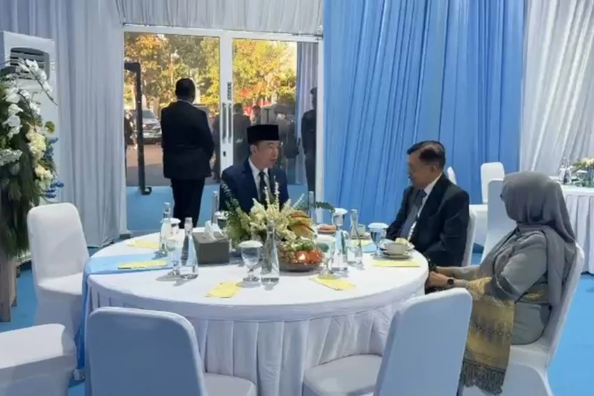 ジョコウィ、バヤンカラの記念日で会ったときのJKとの会話の内容を明らかに
