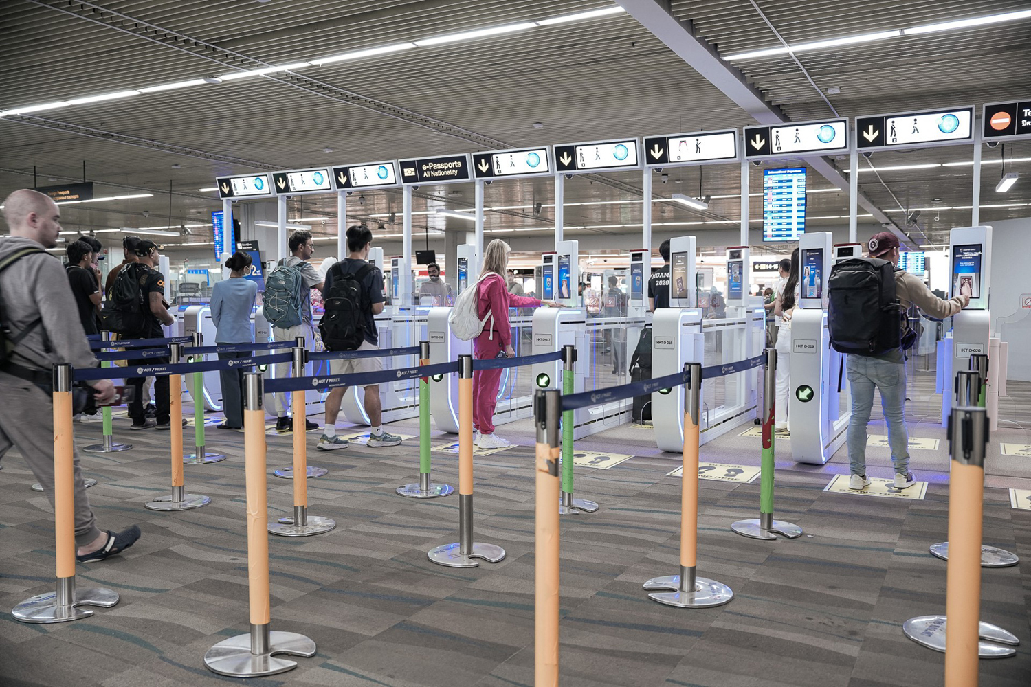 プーケット空港、国際線到着用自動ゲート導入で混雑緩和へ