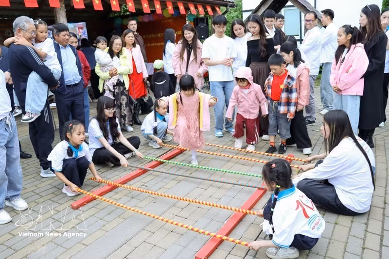 Vietnamese Language Preservation Efforts Expand Globally