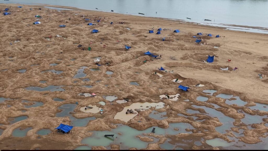 カンボジア・ラタナキリ州、砂利採取許可で住民の金採掘に懸念
