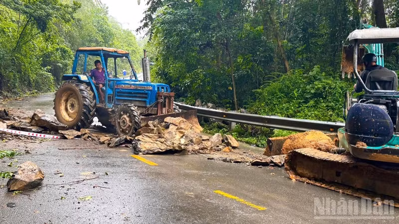 Lam Dong Focuses on Overcoming Landslides at Con Ong Pass