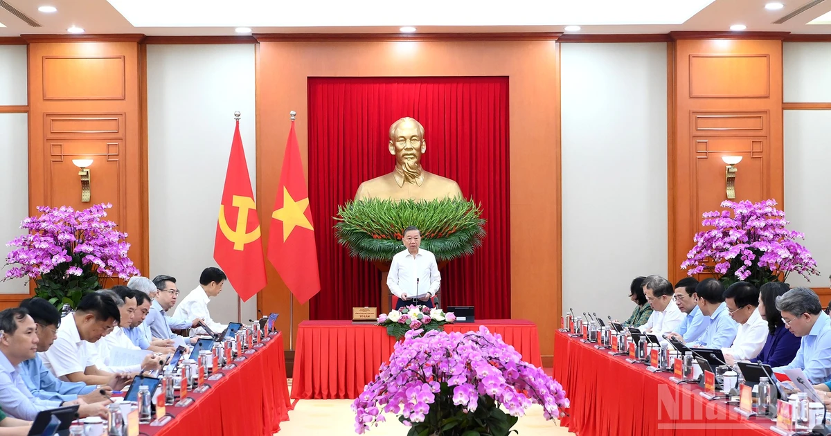 Vietnam's Communist Party Establishes Special Committee for Party Charter Revision