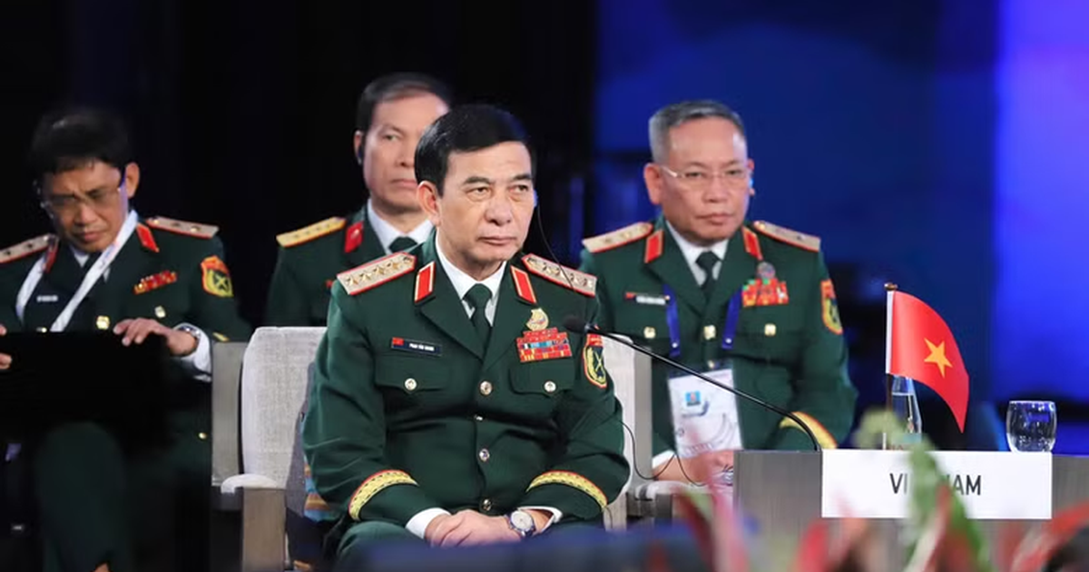 Vietnam's Defense Minister Attends ASEAN-US Meeting on Regional Security