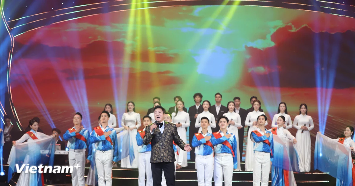ホーチミン主席生誕136周年記念:芸術公演「永遠に輝くその名」がハノイで開催