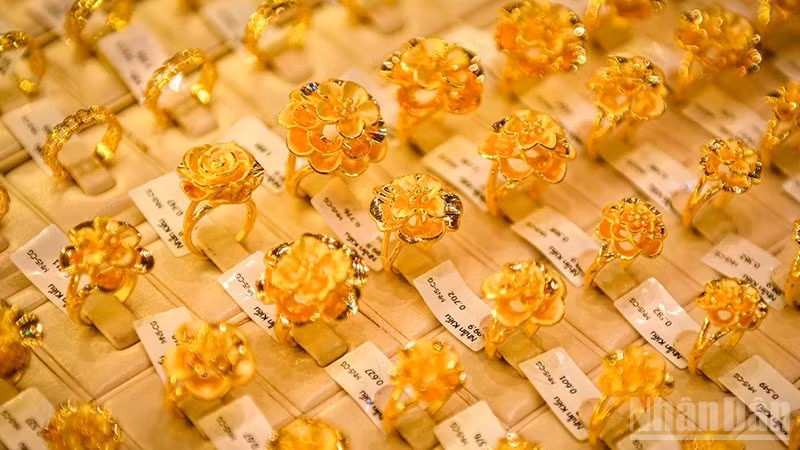 Vietnam Gold Prices Plunge, Stirring Domestic Market