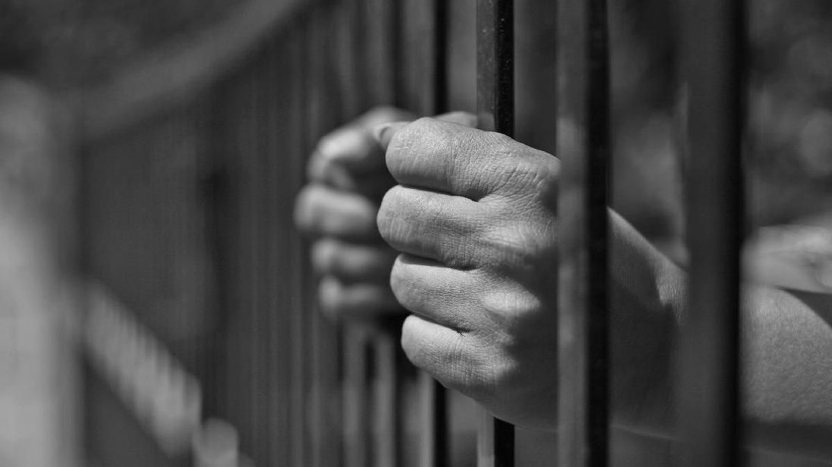 医師、実子への性的虐待容疑で逮捕 ベカシで拘束