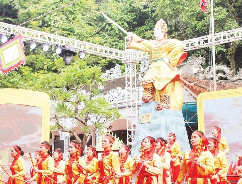 Vietnam Honors Female General Le Chan at Traditional Festival