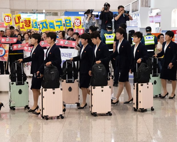 北朝鮮の女子サッカーチームがアジアチャンピオンズリーグに出場するため韓国に到着