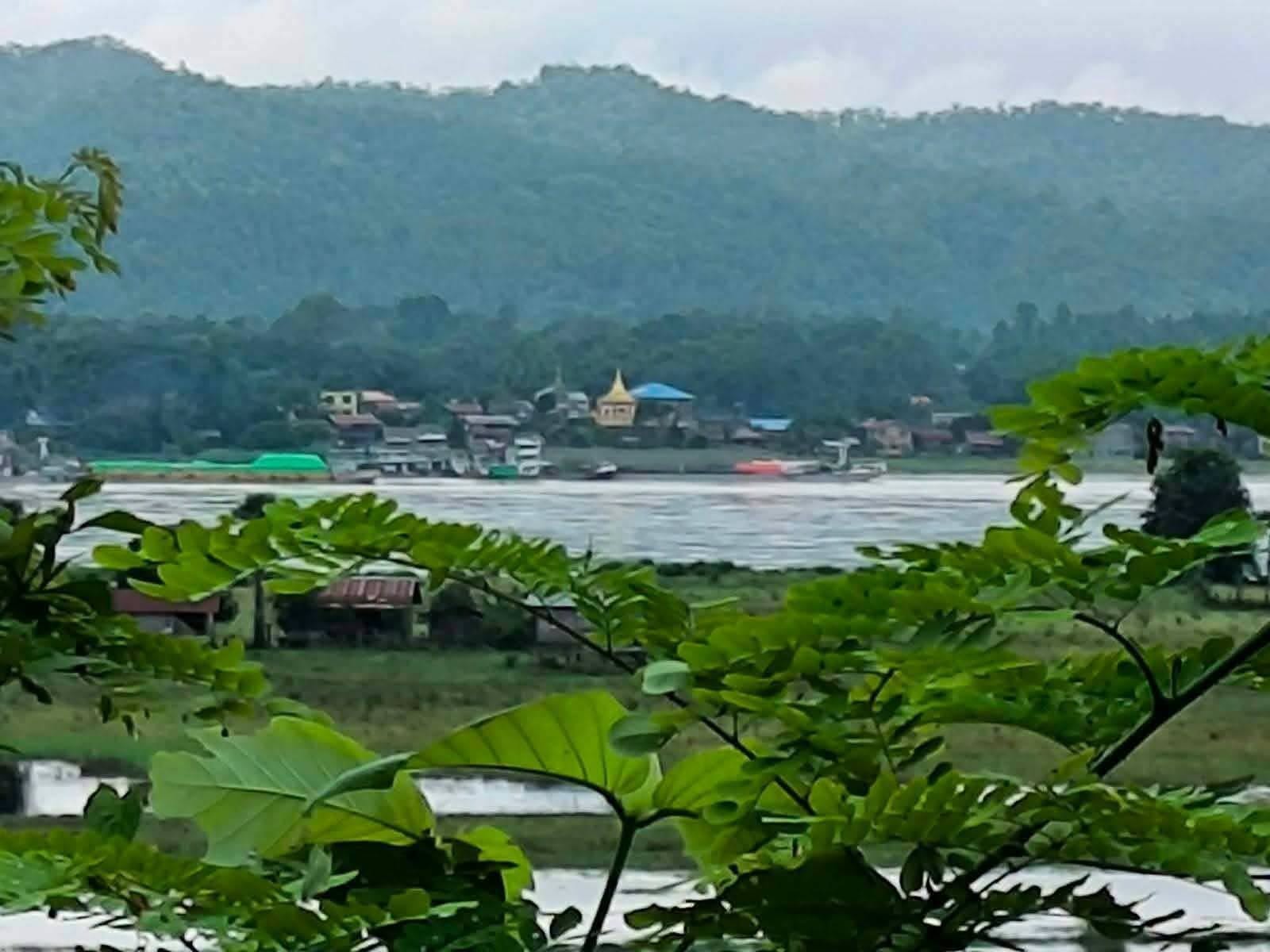 モウライクで軍用ボートが軍艦に衝突し沈没、将校含む20人死亡