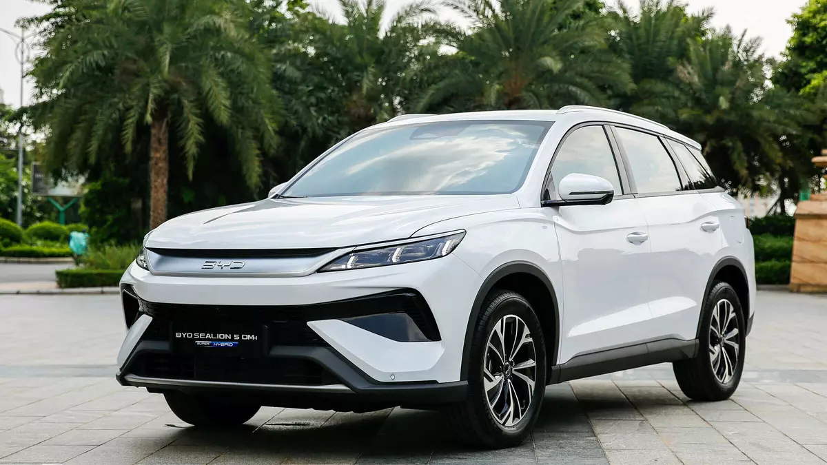プラグインと給油の両方が可能な車がベトナムで急増し始めている