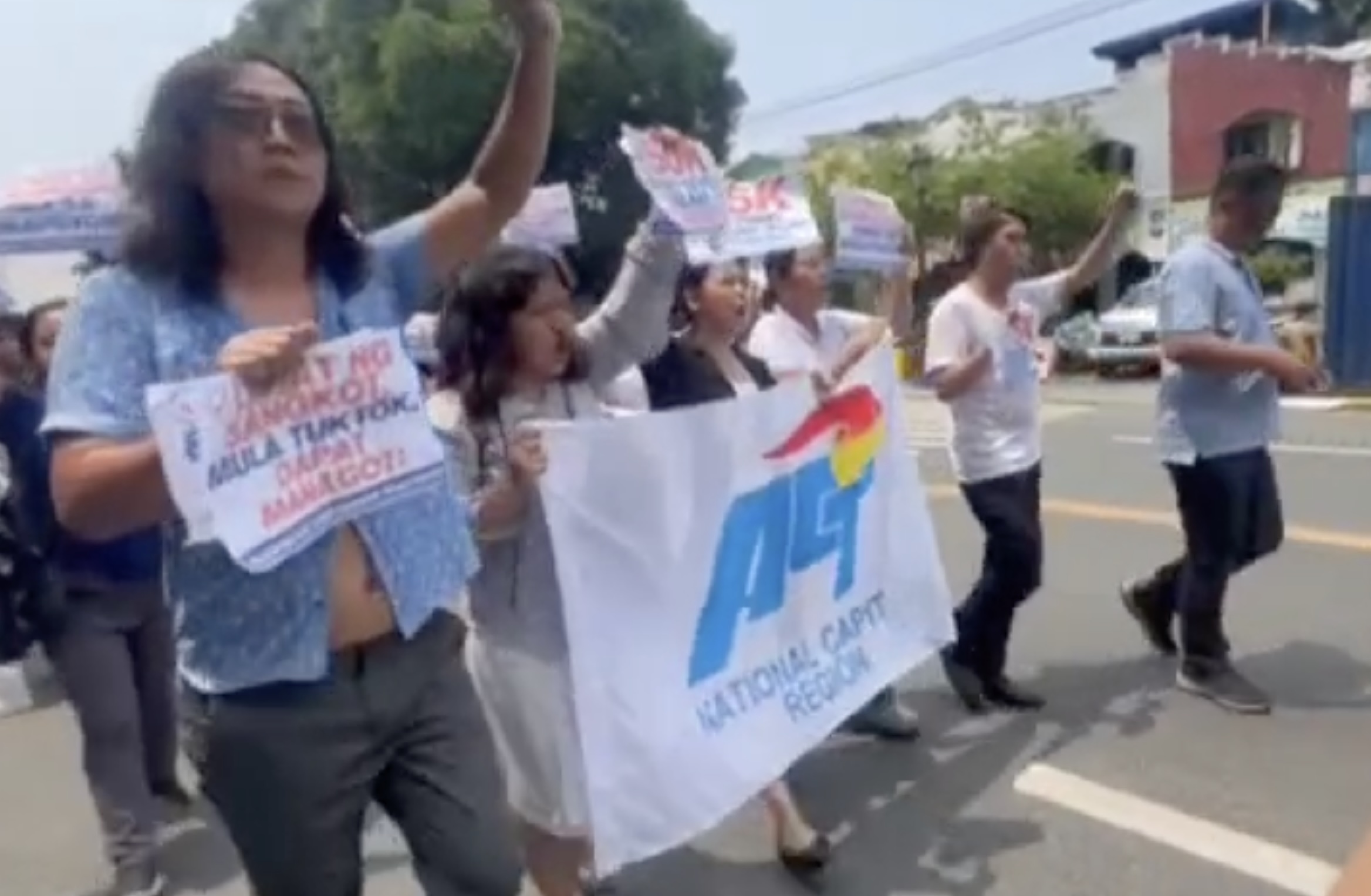 Teachers Demand P50K Entry-Level Pay, Higher Allowances in Protest