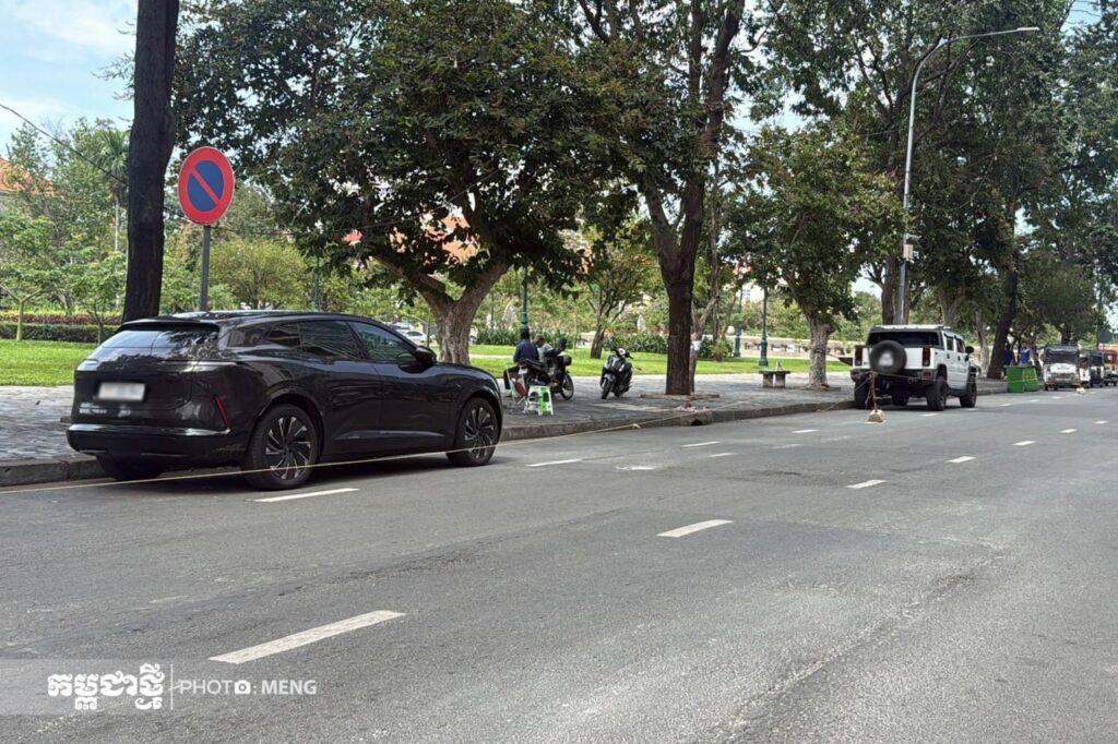 Phnom Penh's Daun Penh District Intensifies Crackdown on Sidewalk Encroachment and Illegal Parking