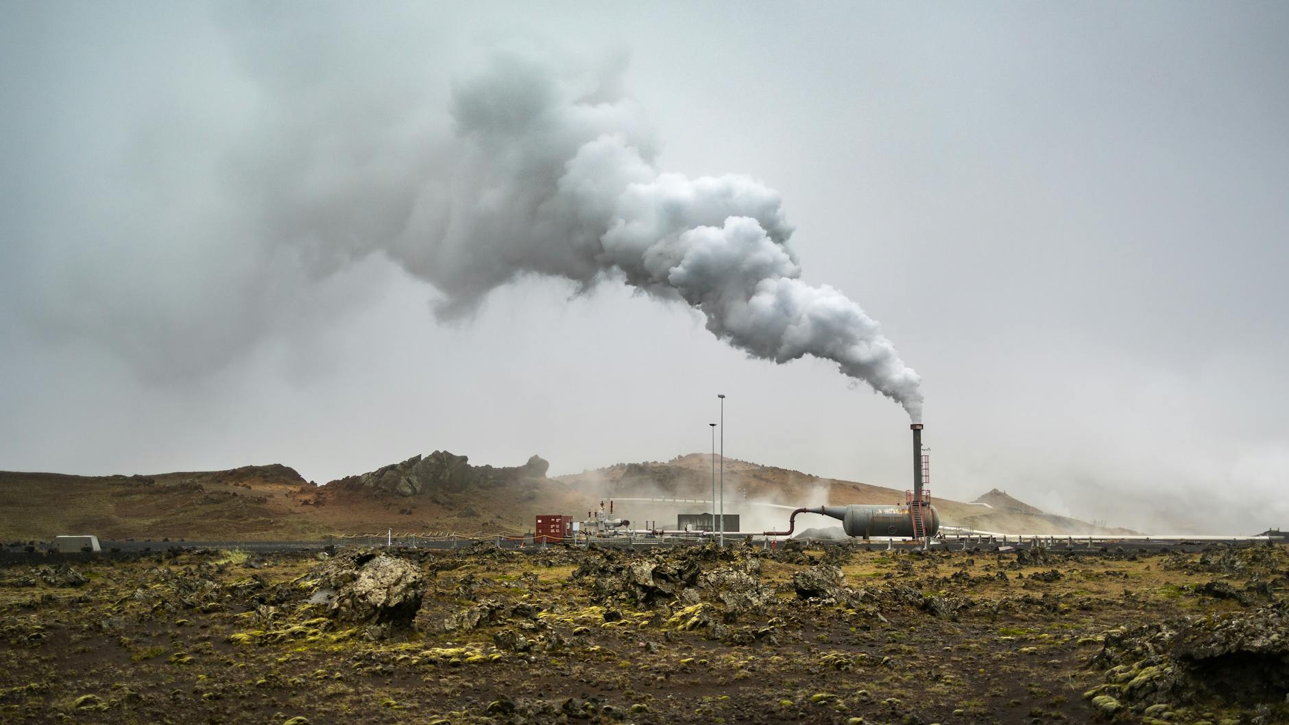 NTT地熱発電所開発の影で苦しむ住民たち:農業被害と環境悪化の実態