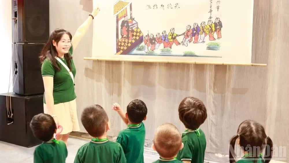 ハノイ旧市街、伝統的な中秋節市場で文化体験を推進