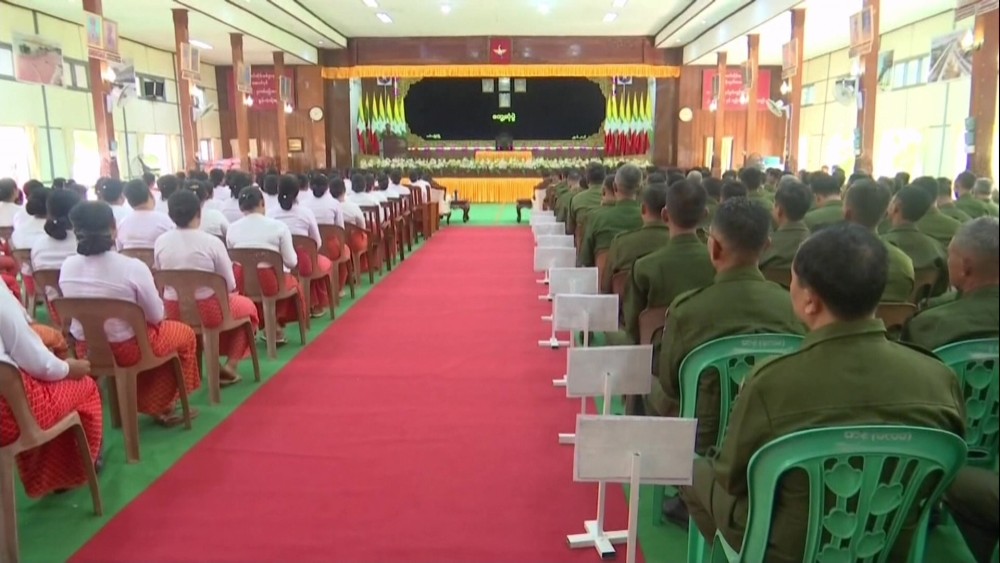 Deputy Commander-in-Chief meets with military personnel and their families in Mawlamyine