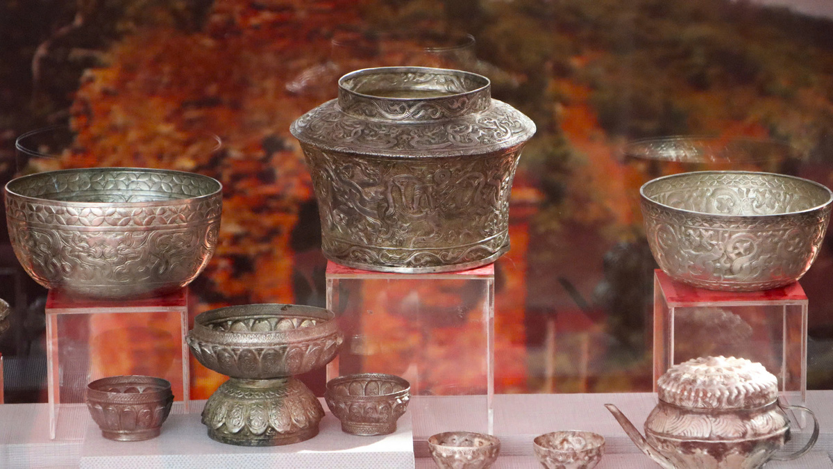 ベトナム、チャン族王族の黄金の食器展示 カテ祭りで文化遺産を紹介