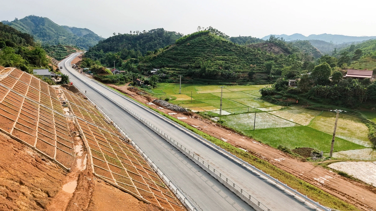 Vietnam Expands Highway Network to Enhance Inter-Regional Connectivity