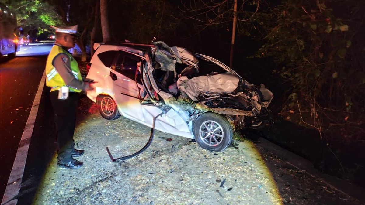 バリ島で痛ましい交通事故、教師2名が死亡