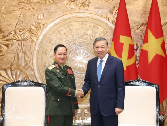 Lao Defense Minister Meets Top Vietnamese Leader, Deepening Bilateral Ties