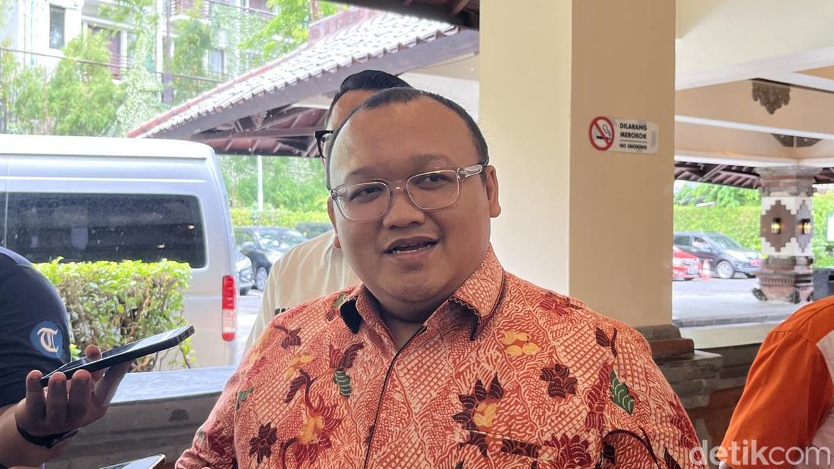 PDIP's Ambiguous Stance Sparks Debate on Opposition vs. Government Role