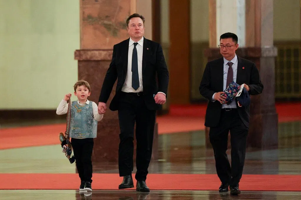 イーロン・マスク氏の中国語投稿、海外の中国人インフルエンサーへの返信が物議