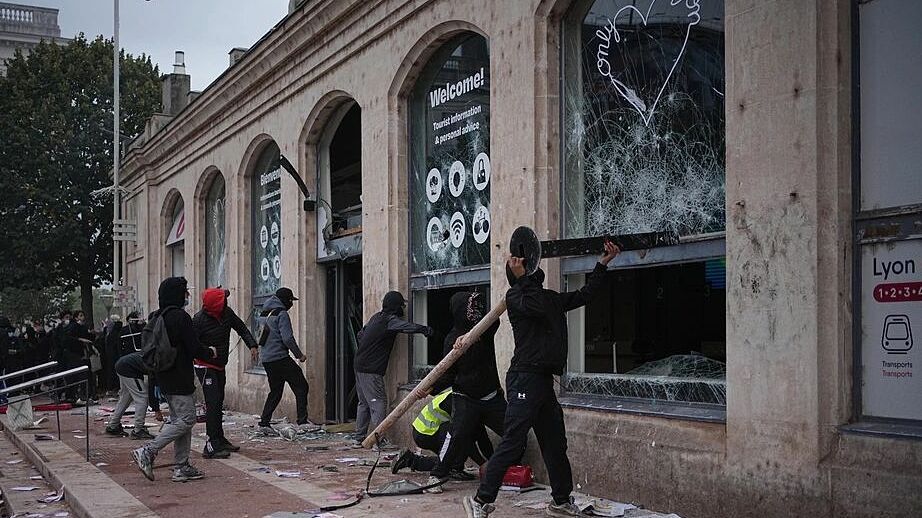 フランス暴動、在仏ベトナム系住民の生活に影