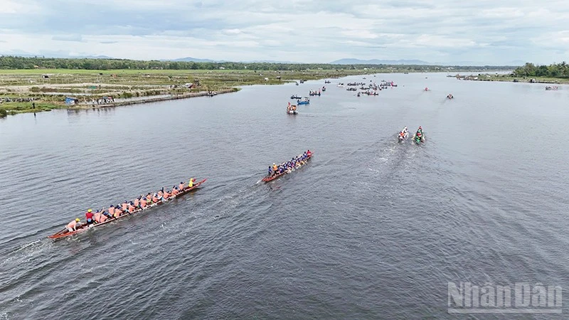 Quang Phu Ward in Da Nang City Holds Inaugural Traditional Boat Race