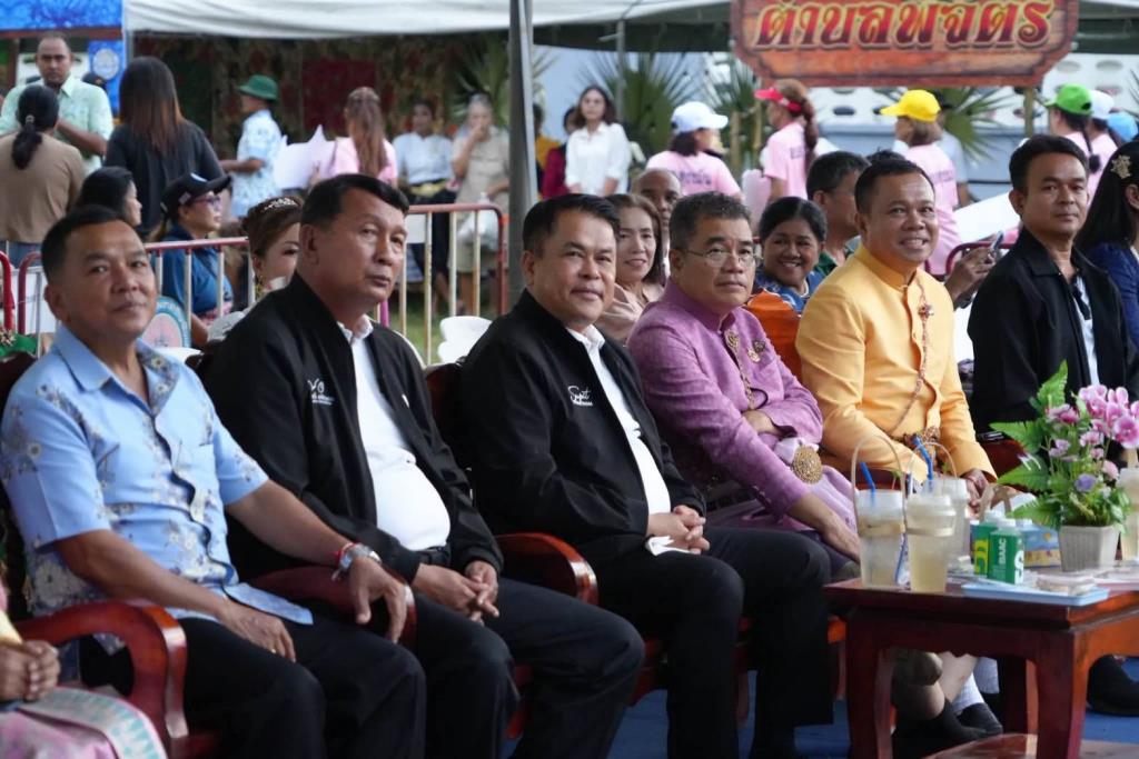 Songkhla Provincial Administrative Organization Council President Presides Over Opening Ceremony of 'Products of the Year' Event in Nam Hom District