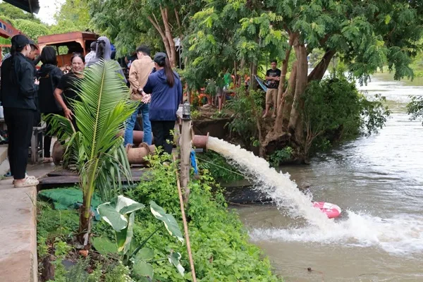 Phetchaburi Rushes Water Pumping to Aid Over 3,000 Rai of Rice Fields
