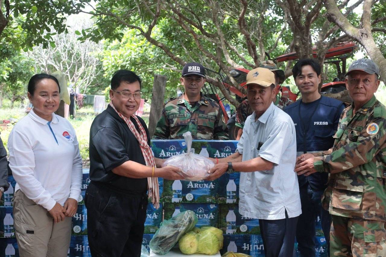 Preah Vihear Provincial Information Department Delivers Food Aid to Frontline Soldiers