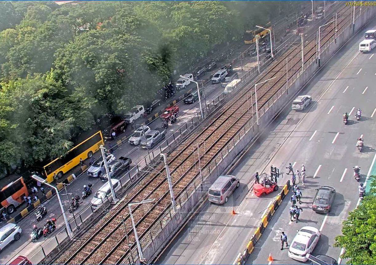 EDSA Traffic Restrictions Lifted After Large Gathering; MMDA Announces Full Passability