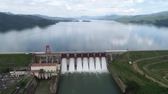 There is only about one and a half feet left to reach the full level of the dam at the dam, and the overflow gates have been opened.