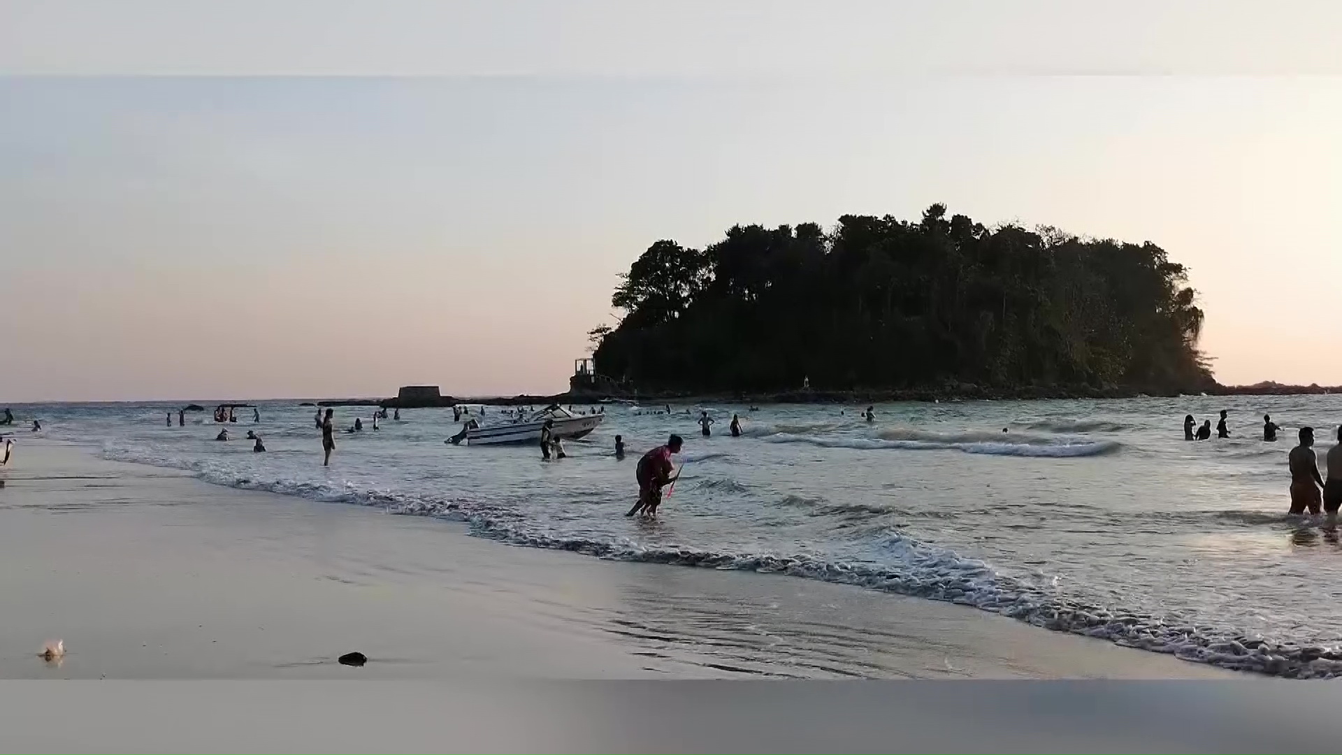 Ngwe Saung Beach expects more visitors than last year in the upcoming tourist season