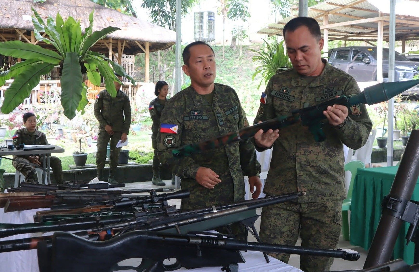マグインダナオ・スル州、住民34人、軍に銃器34丁を新たに引き渡し