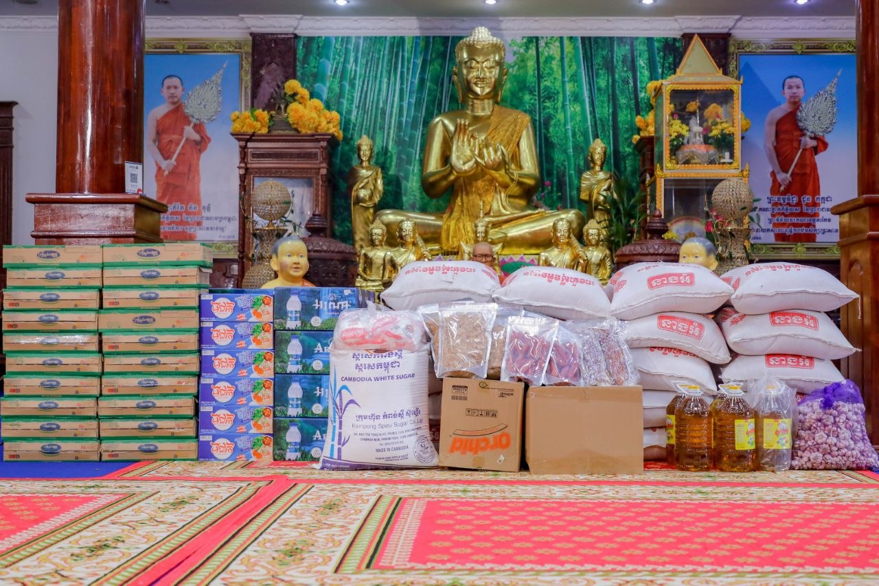 PM Hun Manet's Wife Donates to Pagoda in Takeo, Continues Buddhist Support