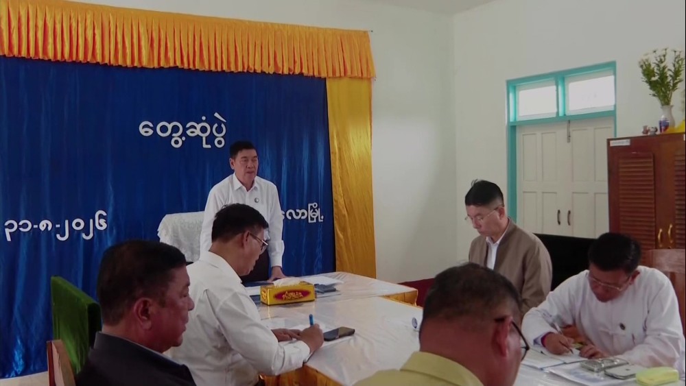 Information Sector: Union Minister provides aid and makes inspections