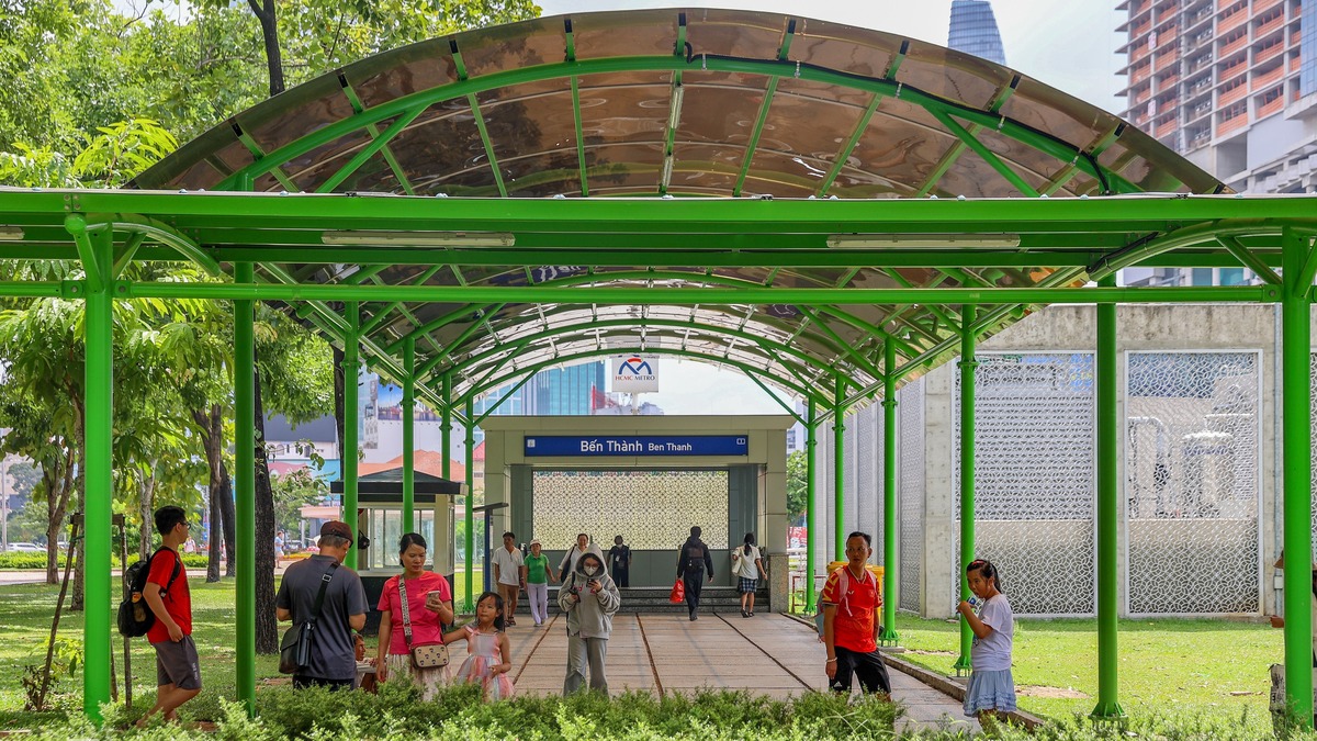 Ho Chi Minh City Connects Metro Stations and Bus Stops with Smart Shelters