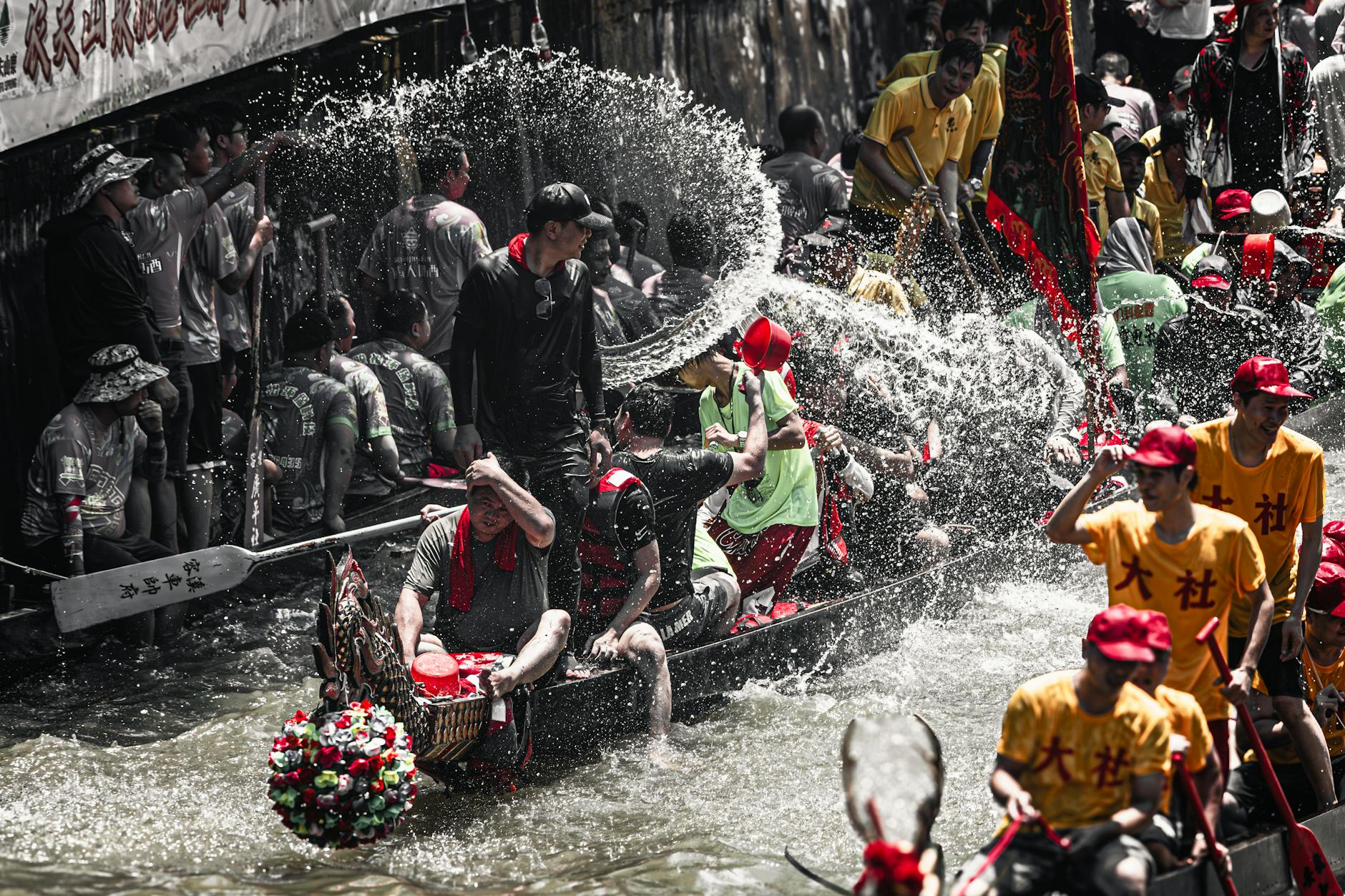 ヤンゴンで盛大に水かけ祭り開催、政治的安定アピールか