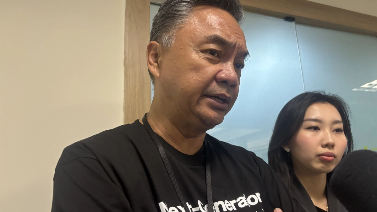 Former Deputy Foreign Minister Suspects 'Ghost Team' Behind Smear Campaign