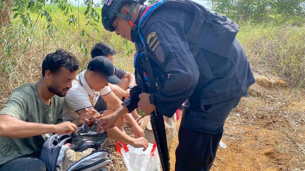 タイ・カンボジア国境、不法入国者流入続く スカ チョンで11人摘発