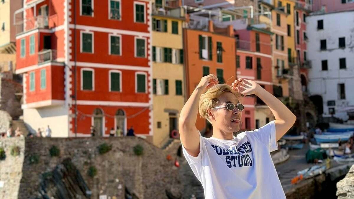 Vietnamese Teacher Explores Europe for 19 Days on $4,000, Leverages AI for Efficiency